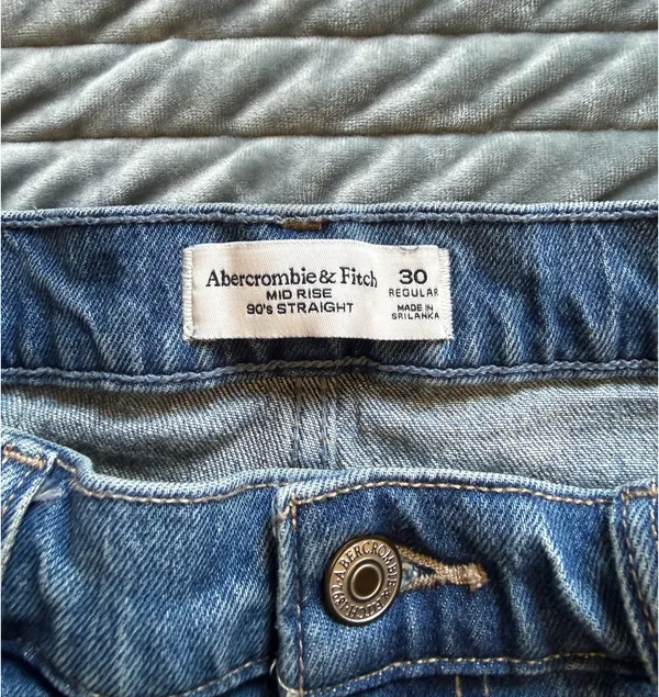 Abercrombie & Fitch Mid-Rise 90's Straight Jeans - Image 2