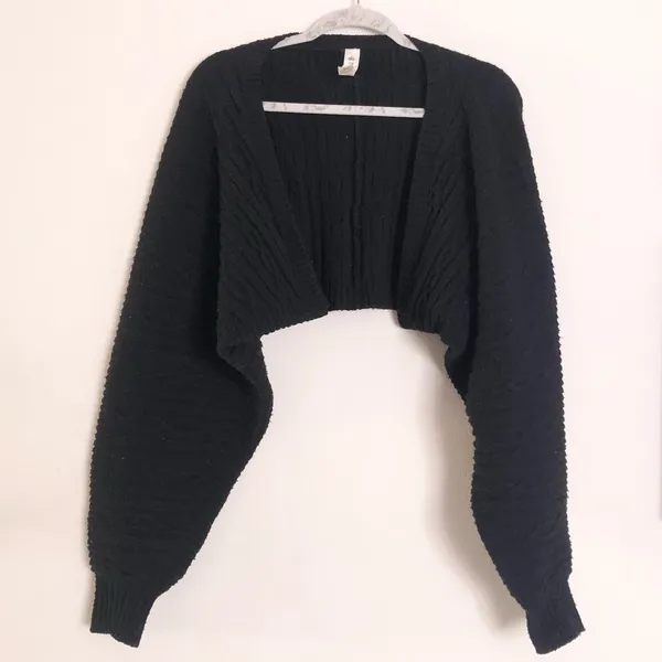 Alo Cable Knit Shawl Black One Size - Image 5