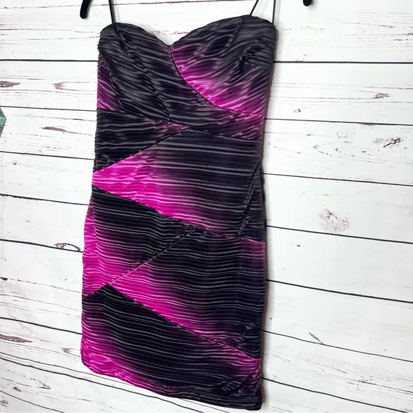 Bailey Blue Strapless Black & Pink Textured Mini Dress Size Medium - Image 4