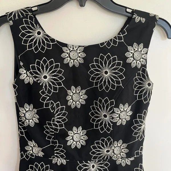 Zara Black Floral Embroidered Mesh Fit and Flare Sleeveless Dress Womens XS‎ - Image 3
