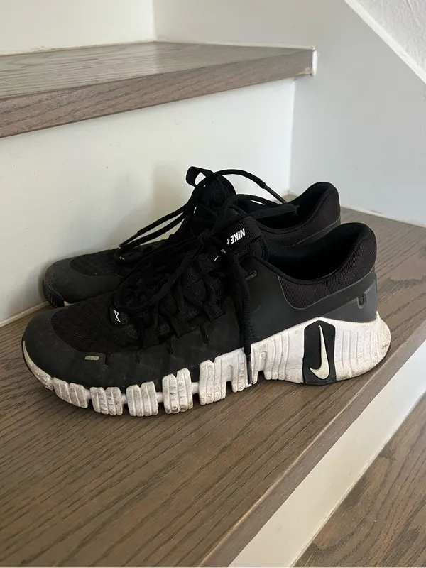 Nike Free Metcon 5 Workout Running Shoes Sneakers in Black / White Anthracite - Image 2