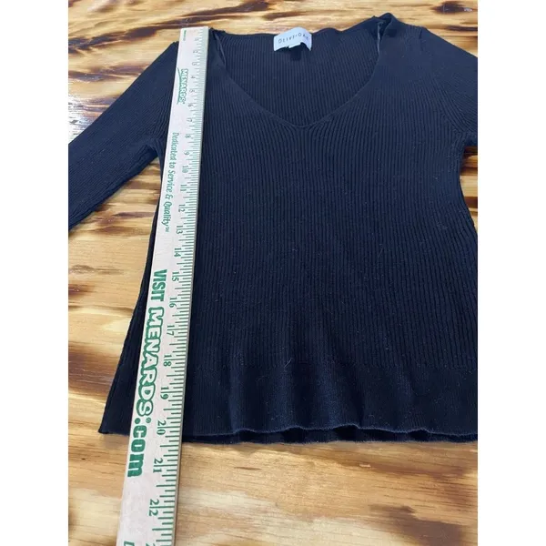 Olive + Oak Women's‎ Black Long Sleeve Pullover Knit Sweater Size Medium Classic - Image 3