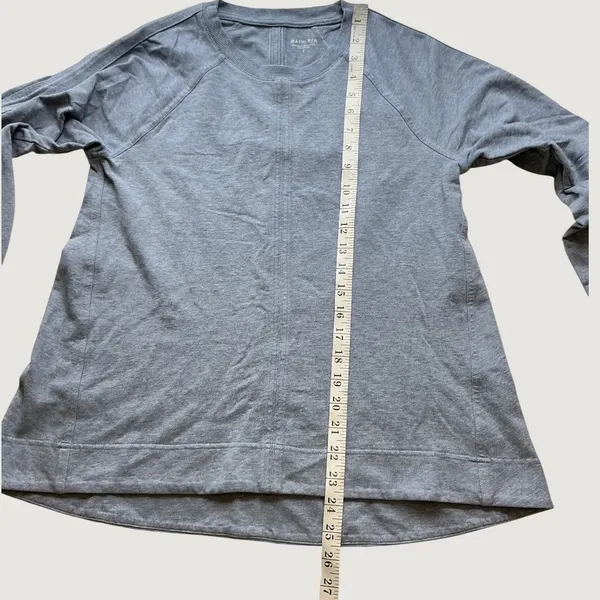Athleta Purist Sweatshirt Heathered Grey Raglan Center Seam High Low Hem Small - Image 5
