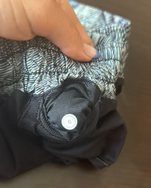 Lululemon Hotty Hot Shorts 2.5" - Image 2