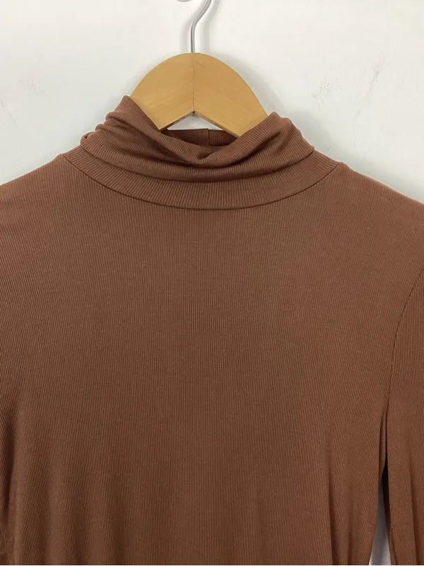 Aritzia Sunday Best Freshman Cropped Turtleneck Size Small - Image 2