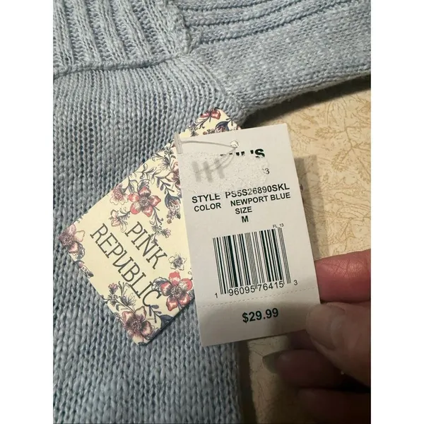 Pink Republic sky blue crew neck sweater Sz M NWT - Image 4
