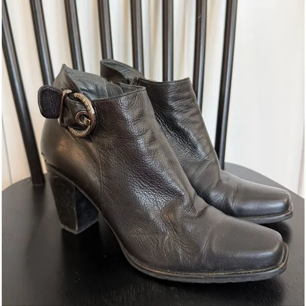 Stuart Weitzman black leather square toe bootie size 8.5 - Image 2
