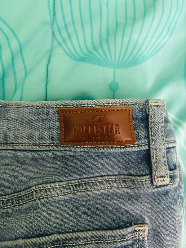 Hollister Short High-Rise Super Skinny Jeans - Image 3