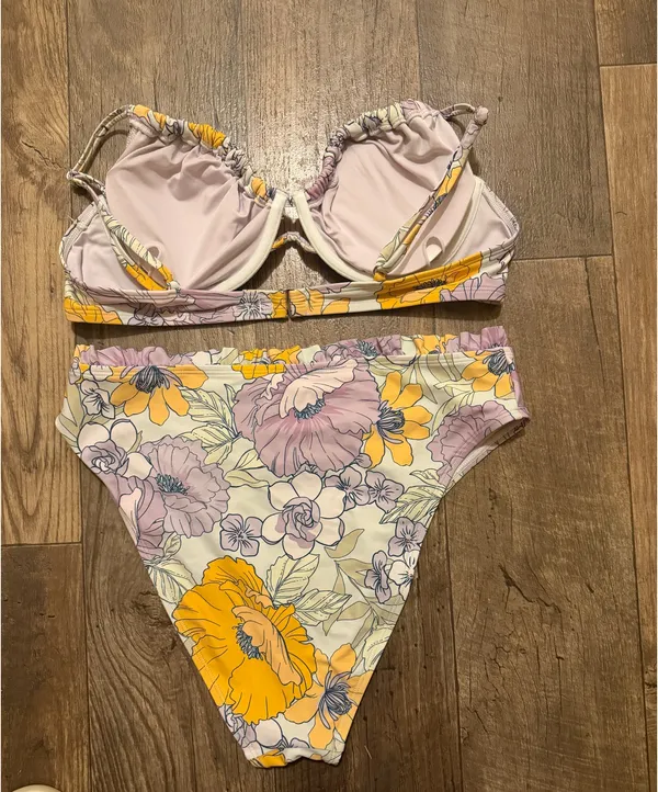 Cupshe High Waisted Bikini - Image 3
