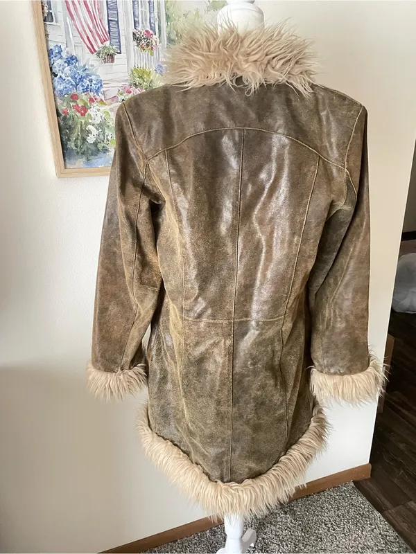 Wilsons Leather Maxima Y2K Penny Lane Faux Fur Trim Distressed Leather Coat - Image 5