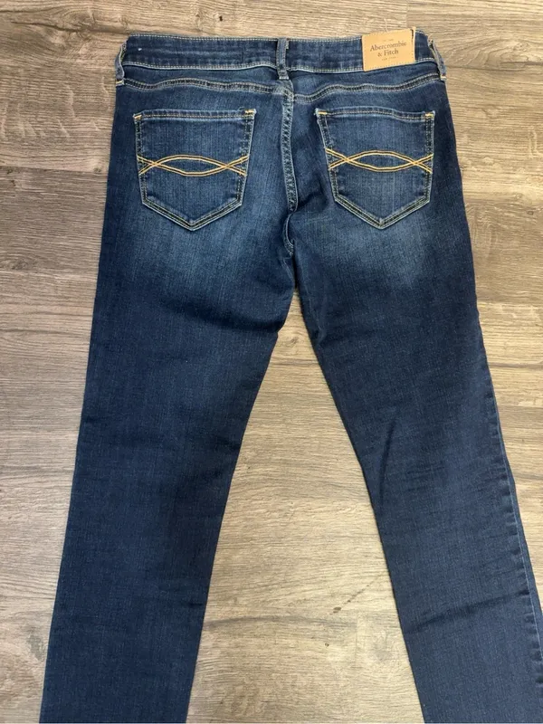 Abercrombie & Fitch Women’s Dark Wash Jeans Size 26x31 - Image 6