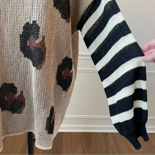 Amaryllis x Ashlee Nichols Leopard Stripe Oversized Lightweight Vneck Sweater M - Image 5