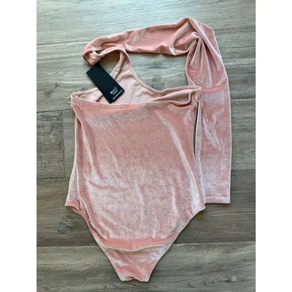 NWT Jaded London Blush Velvet One-Shoulder Bodysuit - Image 6