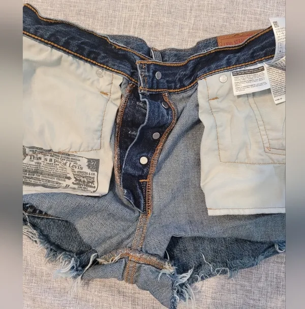 Levi’s 501 Shorts - Image 9