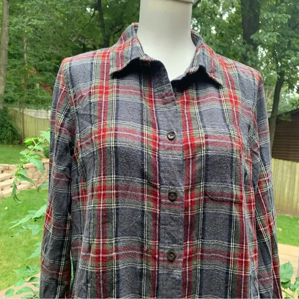 LL Bean Shirt Women Medium M Gray Scotch Plaid Flannel Slightly Fitted Top - Image 2