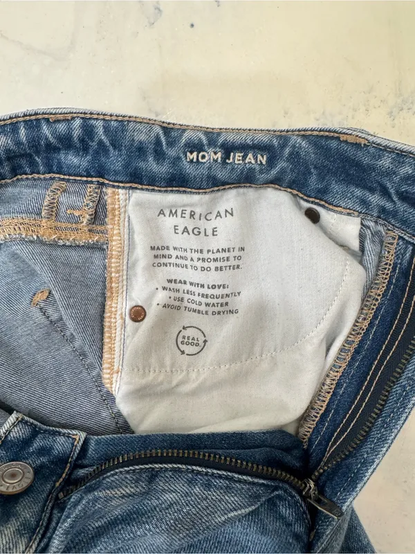 American Eagle Strigid Distressed Mom Jeans Light Wash Size 6 Regular - Image 8