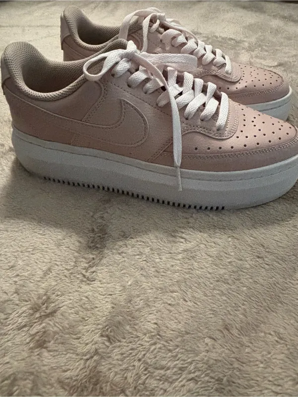 Nike Sneakers Women’s Size 9 Pink Low-Top Sneakers - Image 11