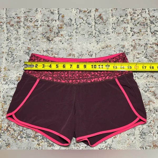 Lululemon Run Times Shorts Bordeaux Drama and Bon Bon Mountain Peaks size 4 - Image 5