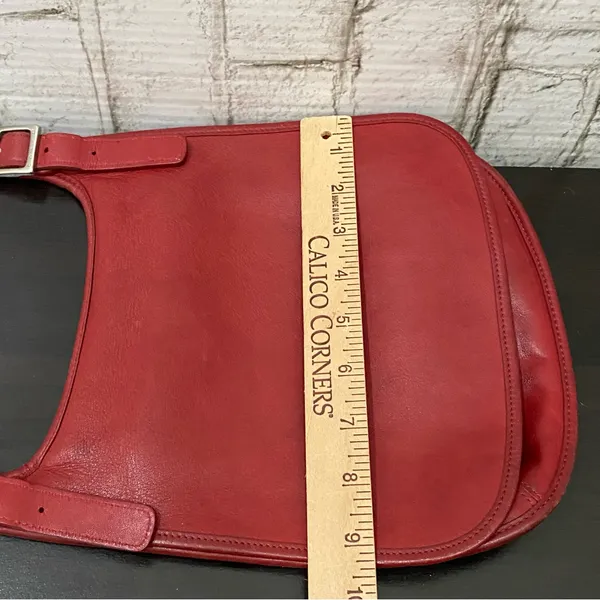 Vintage COACH 9131 Legacy Saddle Red Leather Flat Crossbody Shoulder Bag - Image 9