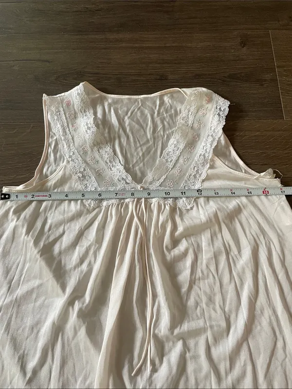 Vintage Astor One Nightgown Slip, Very Light Pink w/Floral Lace Design, Medium * - Image 3