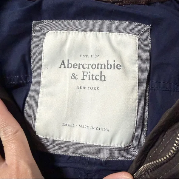 Abercrombie & Fitch Women’s Y2K Vintage Puffer Quilted Vest Full Zip in Brown S - Image 7