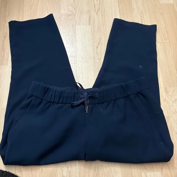 LULULEMON On The Fly Crop Woven 23" In True‎ Navy Size 10 - Image 3