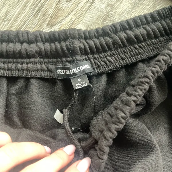 Pretty Little Thing NWT BLACK JOGGERS & HOODIE SET M - Image 11