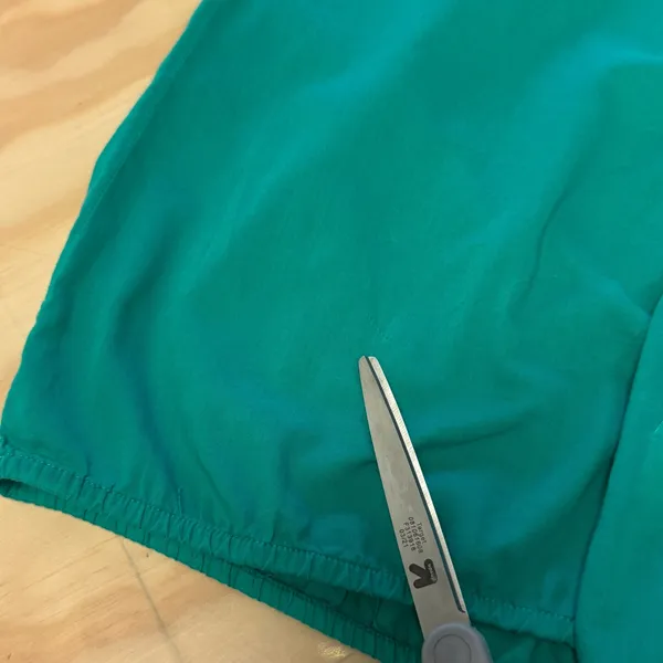 LOFT Emerald Green Ruffle V-Neck Sleeveless Blouse Pleated Bib Top Size Large - Image 8
