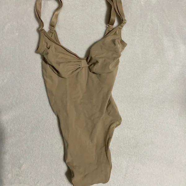SKIMS Low Back Sculpting Bodysuit M - Image 3