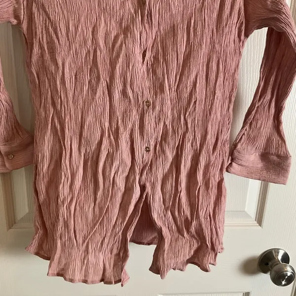 Zara Pink Crinkle Textured Button-Up Blouse - Size M - Image 4