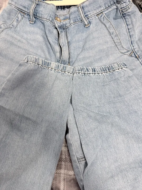 American Eagle Outfitters Light Wash Cargo Jeans - Image 3