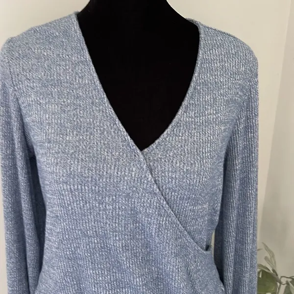 - GAP V-neck Top. Size Medium. Sky Blue‎ - Image 2