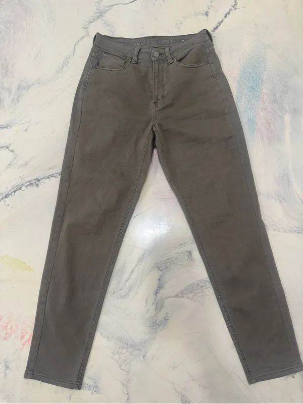 American Eagle Mom Jeans - Gray High-Rise Denim 4L - Image 5