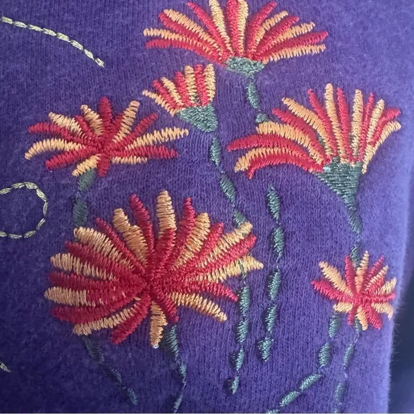 Vintage 90’s Cottage Core Embroidered Butterfly Sweatshirt Size M - Image 7