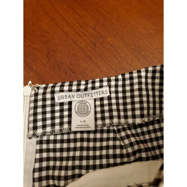 Urban Outfitters Black and White Gingham Mini Skirt with Side Pockets Sz L - Image 7
