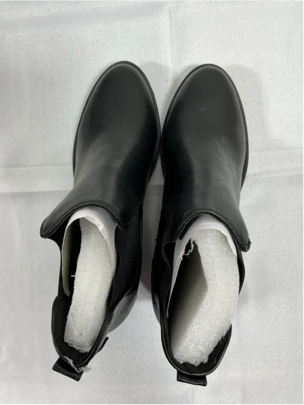 Woman’s New Soda Chelsea Pull On Bootie Size 8 Black Faux Leather Block Heel - Image 5