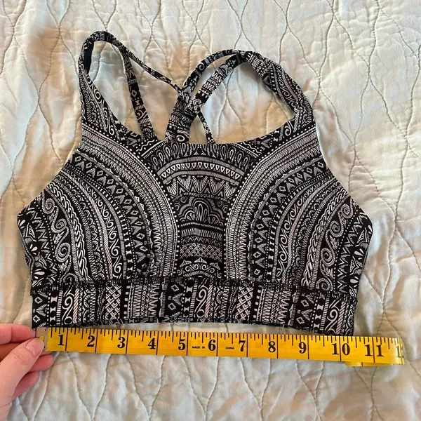 Lululemon 4/S Energy Sports Bra Geometric Black And White Padded EUC - Image 4