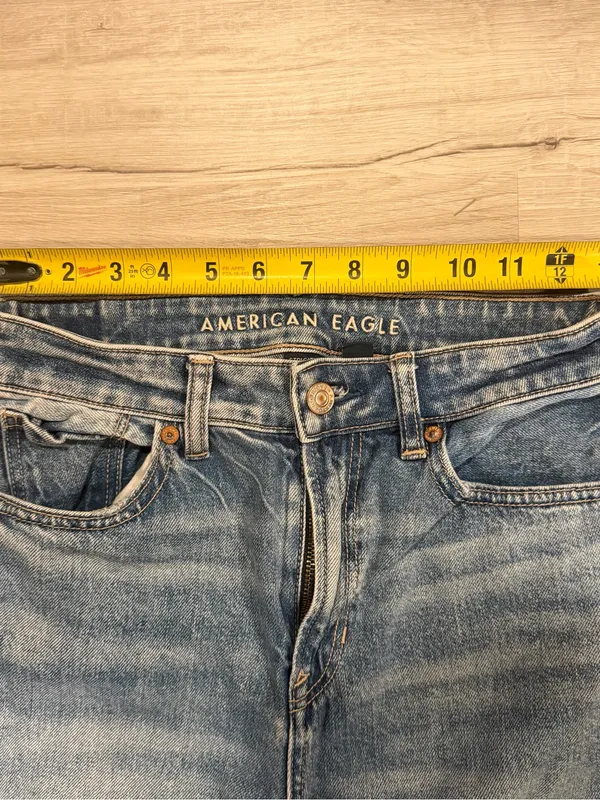 American Eagle Strigid Ripped Mom Jeans Size 4 Short High Rise Distressed Denim - Image 2