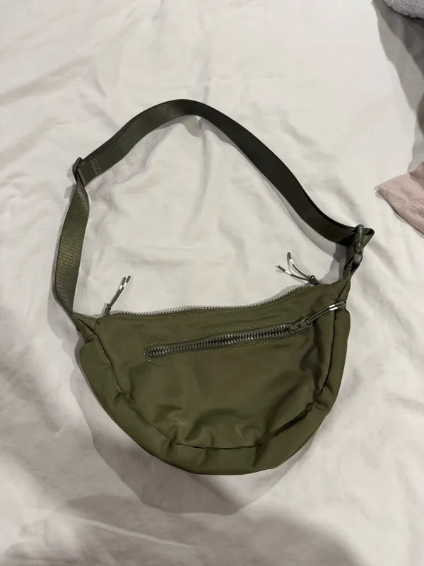Fabletics crossbody purse - Image 2