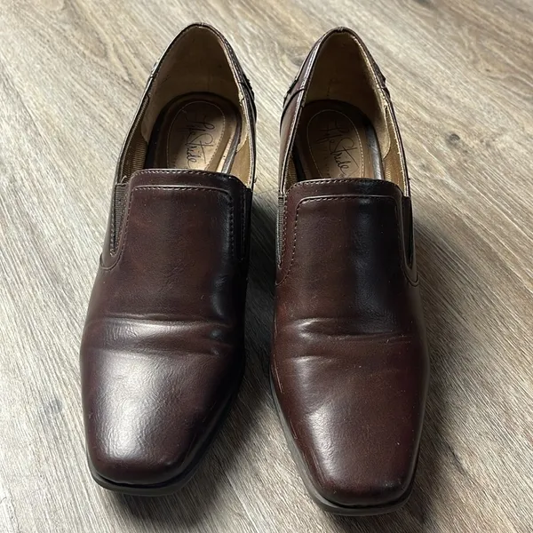 Life Stride Brown Leather Heeled Loafers Size 9 Medium - Image 2