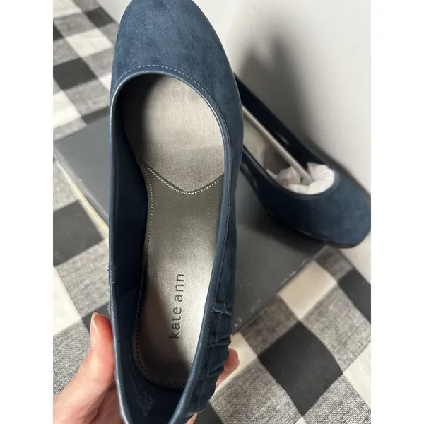 New Size 8 M Kate Ann Leah Mid‎ Wedge Pump Comfort Shoe Pleated Suede Blue - Image 7