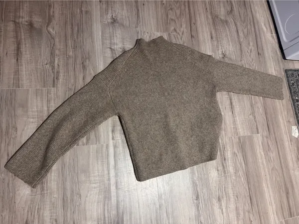 Abercrombie & fitch sweater - Image 2