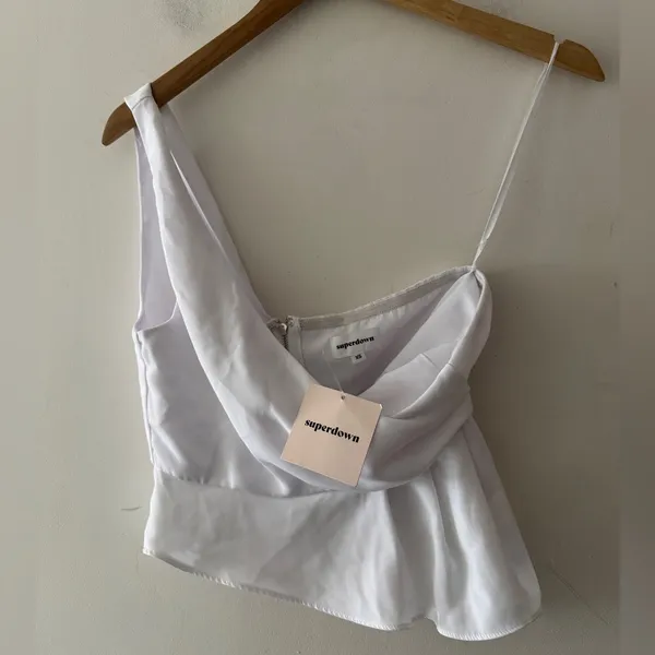 NEW!! Superdown Revolve Karlie One Shoulder Top in‎ White - Image 2
