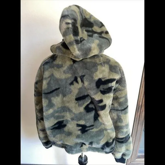 Forever 21 green faux fur camo crop hooded sweater small‎ - Image 8