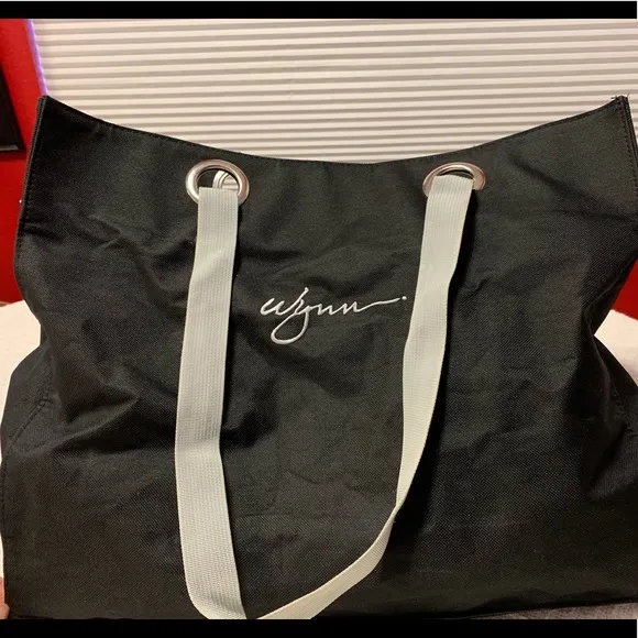 WYNN Las Vegas hotel black signature tote - Image 2