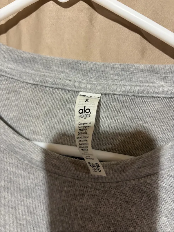 Alo yoga long sleeve - Image 2