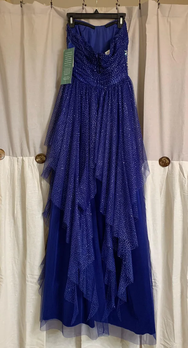 NWT size 1 gown - Image 2