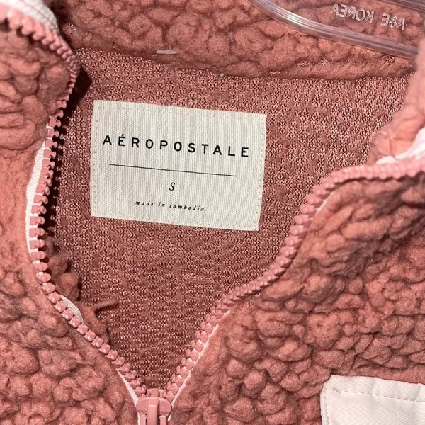 Aeropostale Women's Pink Sherpa Fuzzy Sweater - Like new Size: Small - Image 9