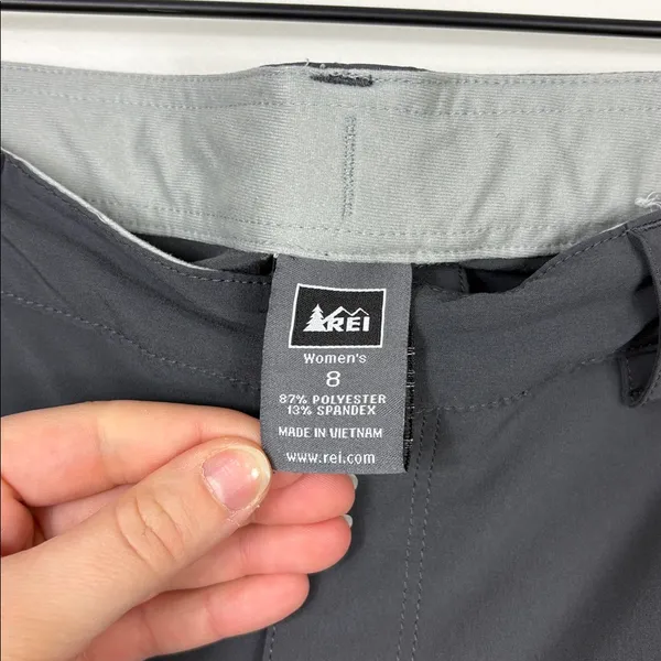 REI Cargo Hiking Pants Wide Leg Women’s Size 8 Charcoal Gray Zipper Pockets - Image 4