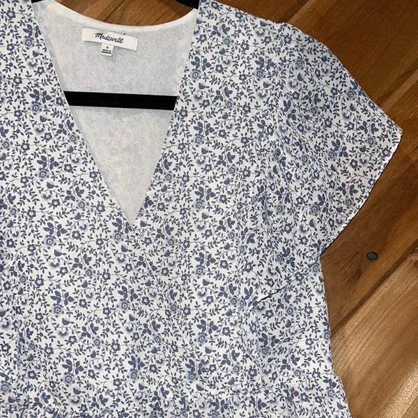 Madewell georgette ruffle sleeve peplum blue & white floral top - Image 3